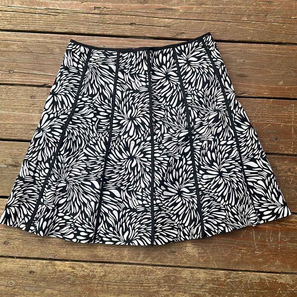 Nine West Black and White Skirt Size 6